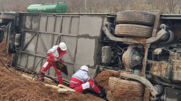 مقتل شخصين وإصابة 61 في حادث سير لحافلة تحمل زوارًا إيرانيين في العراق