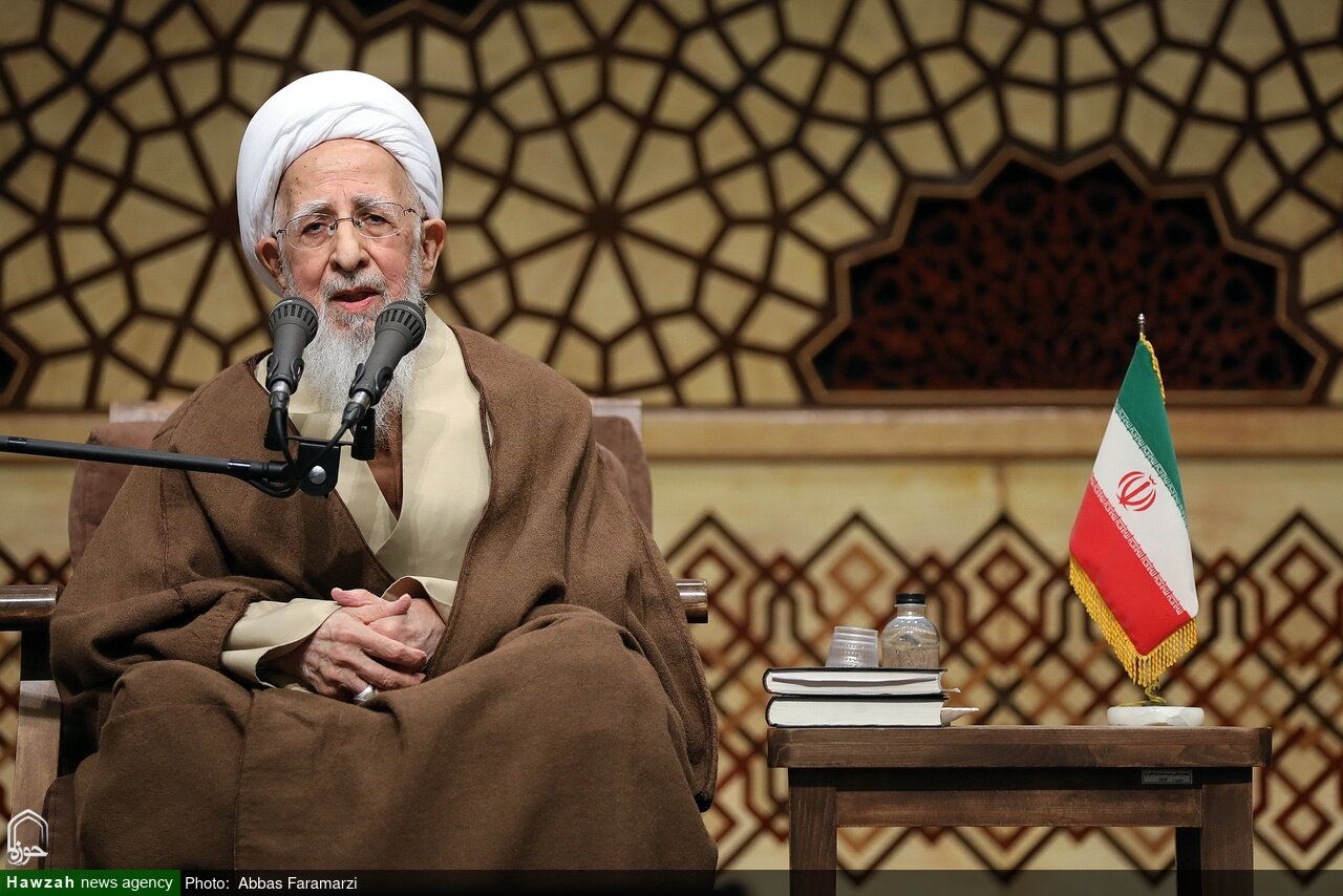 جوادی آملی، مرجع تقلید شیعه: هر سخن و اقدامی که به نظام آسیب بزند مصداق جهل است