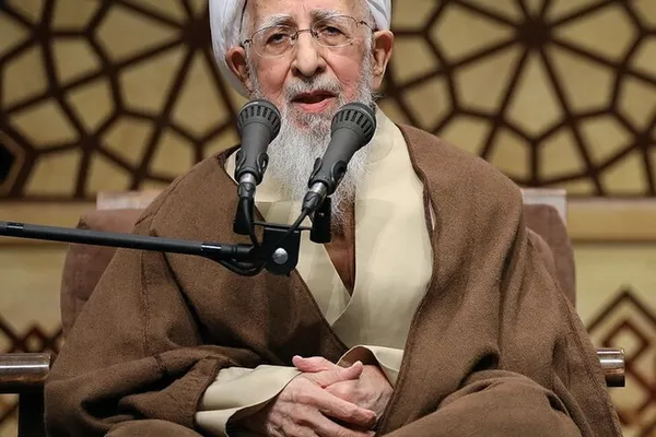 جوادی آملی، مرجع تقلید شیعه: هر سخن و اقدامی که به نظام آسیب بزند مصداق جهل است