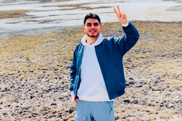 معترض زخمی ایرانی در ترکیه میان درد و تبعید، با ترس بازگردانده شدن به ایران زندگی میکند