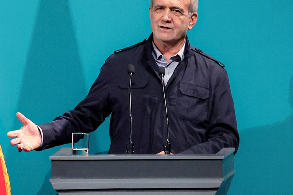 الرئيس الإيراني: أزمات المياه والطاقة سببها "عدم قراءة الكتب"