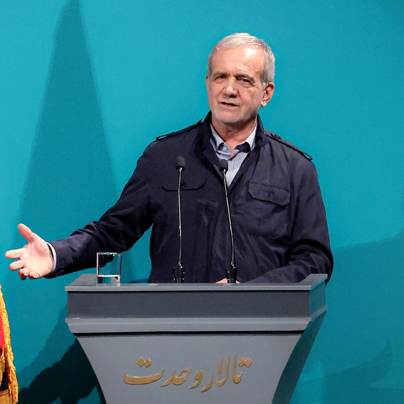 الرئيس الإيراني: أزمات المياه والطاقة سببها "عدم قراءة الكتب"