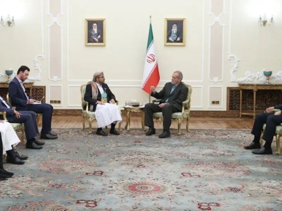 Mohammed Abdul-Salam, the spokesman for Yemen's Houthis (L) meets with Iran's President Masoud Pezeshkian (R) on July 30, 2024 in Tehran.