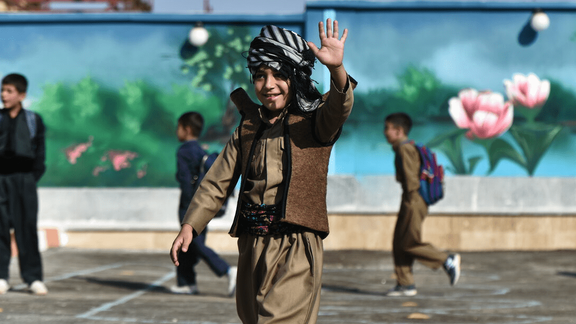 مجلس با تدریس زبانهای قومی در مدارس مخالفت کرد