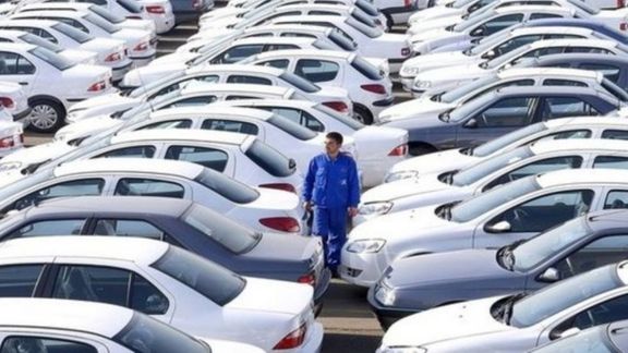 رسانهها در ایران از انصراف گسترده مردم از طرحهای خرید خودرو خبر دادند