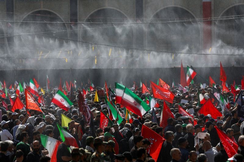 جمعیت حاضر در مصلای تهران