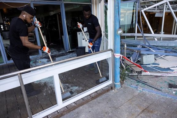 خسارات وارد شده به یک رستوران در پی حمله موشکی جمهوری اسلامی، تلآویو، ۱۱ مهر