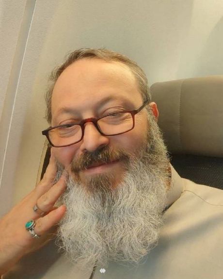 قاسمیان، مداح دفتر خامنهای، از آزادی خود در عربستان سعودی خبر داد