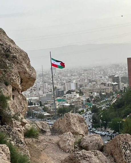 نمایش پرچم ترکیبی جمهوری اسلامی و فلسطین در شیراز