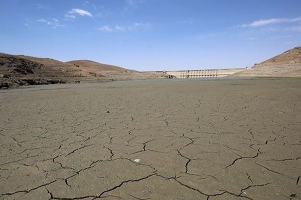 تفاقم الأزمة في إيران.. 24 محافظة تعاني من نقص المياه ووزير الطاقة يعد بـ"حل قريب"