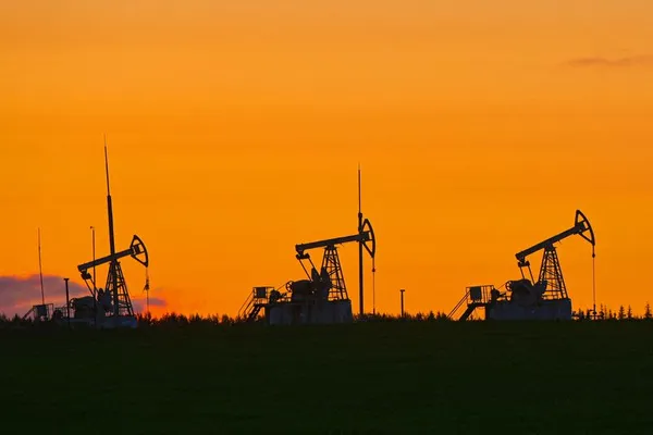 در پی تایید برگزاری مذاکره میان آمریکا و ایران قیمت نفت کاهش یافت