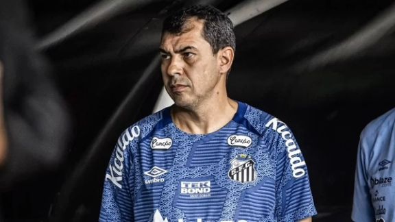 شکایت فابیو کاریله از استقلال به فیفا برای غرامت یک میلیون دلاری