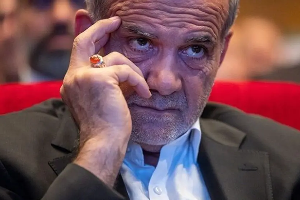 مواقع إيرانية تتحدث عن نية الرئيس بزشكيان الاستقالة من منصبه.. والحكومة تنفي