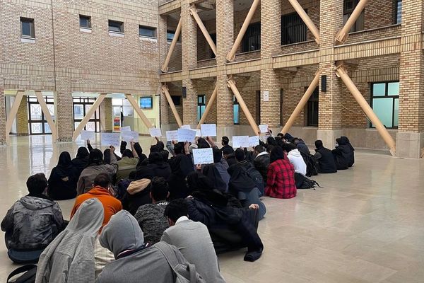 استمرار الاحتجاجات الطلابية في إيران على نطاق واسع اليوم الأحد