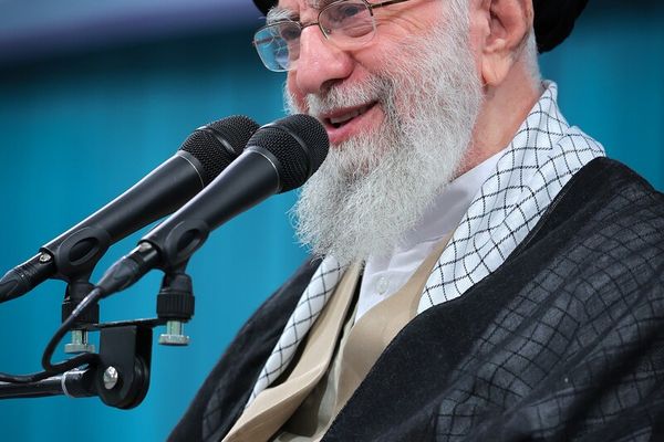 خامنهای: شعار مرگ بر آمریکا آنچنان مسئله مهمی نیست که مخالفت آمریکا به خاطر آن باشد
