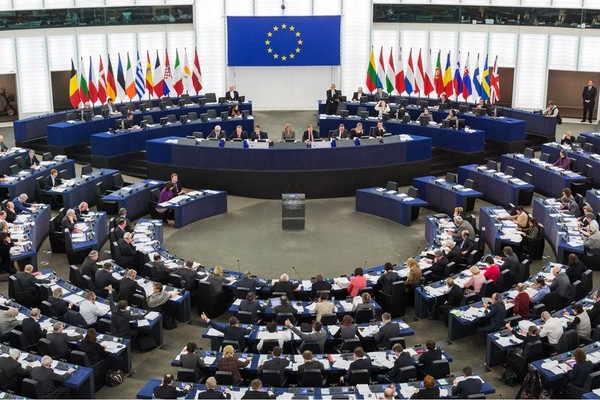 البرلمان الأوروبي يطالب بمعاقبة مرتكبي قمع الاحتجاجات وانتهاك حقوق الإنسان في إيران