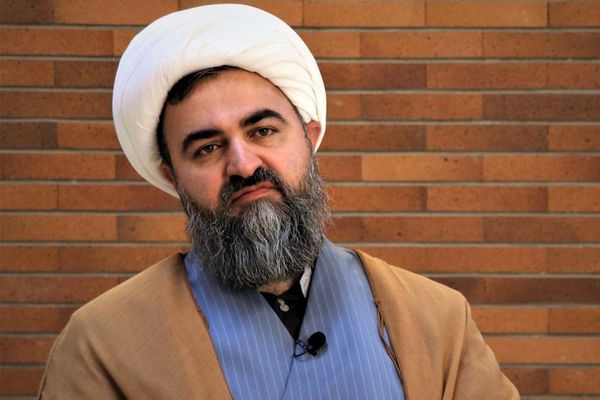 رجل دين إيراني معارض لخامنئي: مقاطعة الانتخابات منحت المعارضة هوية جديدة