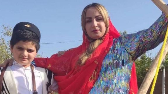 Kian Pirfalak and her mother
