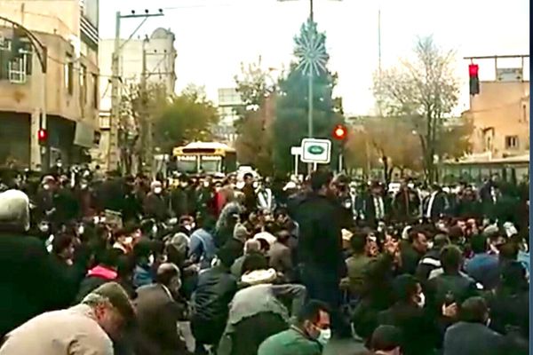 Four Iranian Teachers Face Court For 'Damaging Image Of Regime’