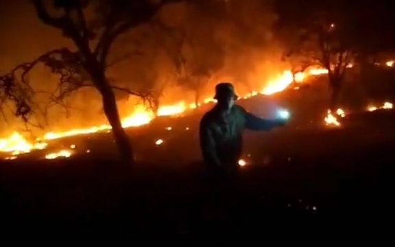 منابع طبیعی: آتش کوههای حاتم در محدوده خوزستان مهار و در کهگیلویه و بویراحمد ادامه دارد