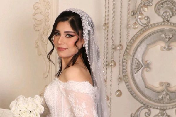 "عاطفة عابد" شابة إيرانية لقيت مصرعها برصاص الأمن.. بعد أيام قليلة من عقد قرانها