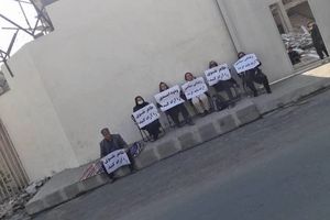 خانوادههای طاهر نقوی و ودود اسدی، دو زندانی سیاسی، مقابل زندان اوین تجمع کردند