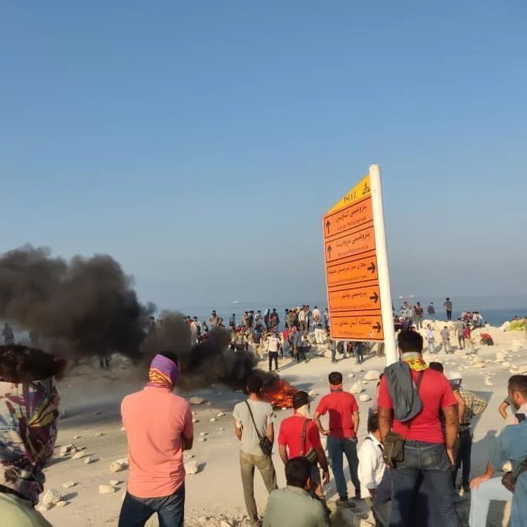 حصري: الحرس الثوري يحذر من أن احتجاجات عمال النفط "ستلحق ضررا بالبلاد لا يمكن إصلاحه"