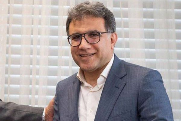 در پی گزارشها از فرار از کشور؛ معصومیان، مدیر سابق شرکت نفت گفت در سفر تفریحی بوده است