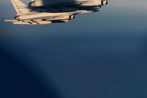 رئيس وزراء بريطانيا يعلن نشر مقاتلات تابعة لسلاح الجو الملكي البريطاني في الشرق الأوسط