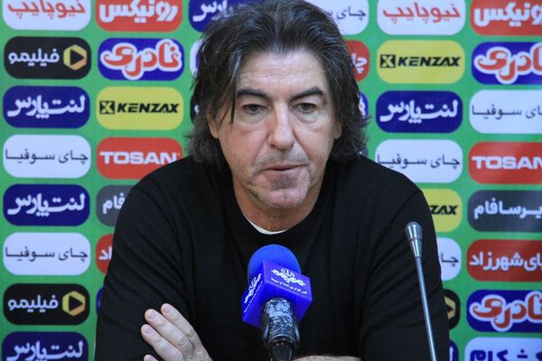 ساپینتو درباره تنش با رضاییان: هیچ مشکلی نداریم، استقلال یک تیم متحد است