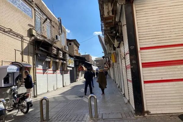 إضراب بائعي الذهب في بعض المدن الإيرانية تزامنًا مع اشتراط تسجيل فواتير البيع والشراء