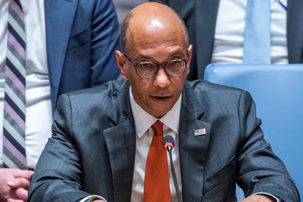 دبلوماسي أميركي: سقوط النظام السوري هزيمة لإيران وروسيا