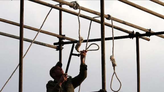 A soldier preparing the gallows for an execution