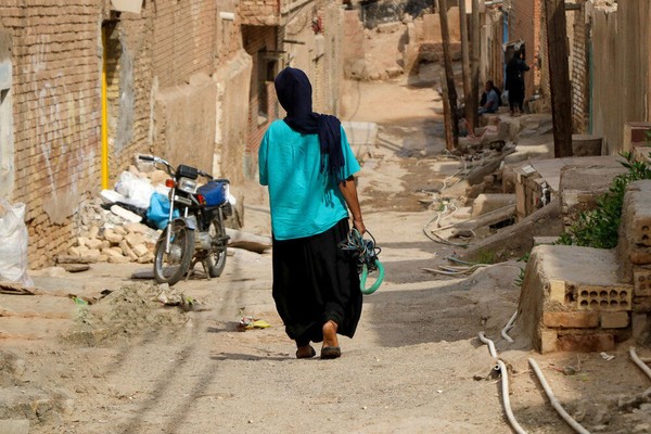 موقع "آفاش": الضغط المعيشي في إيران يتجاوز عتبة الصعوبة ويدخل مرحلة الأزمة