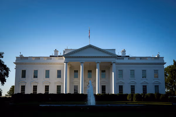 مقام کاخ سفید: ترامپ صراحتا گفته است اگر تهران معترضان را بکشد، پاسخ بسیار سختی میگیرد