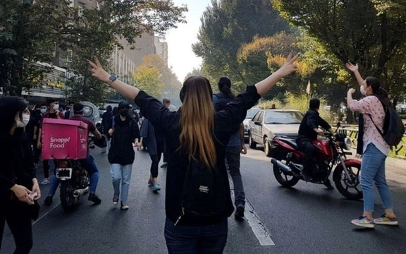 بیانیه چند تشکل صنفی و مدنی: میدانیم راهی جز ادامه انقلاب «زن، زندگی، آزادی» نداریم