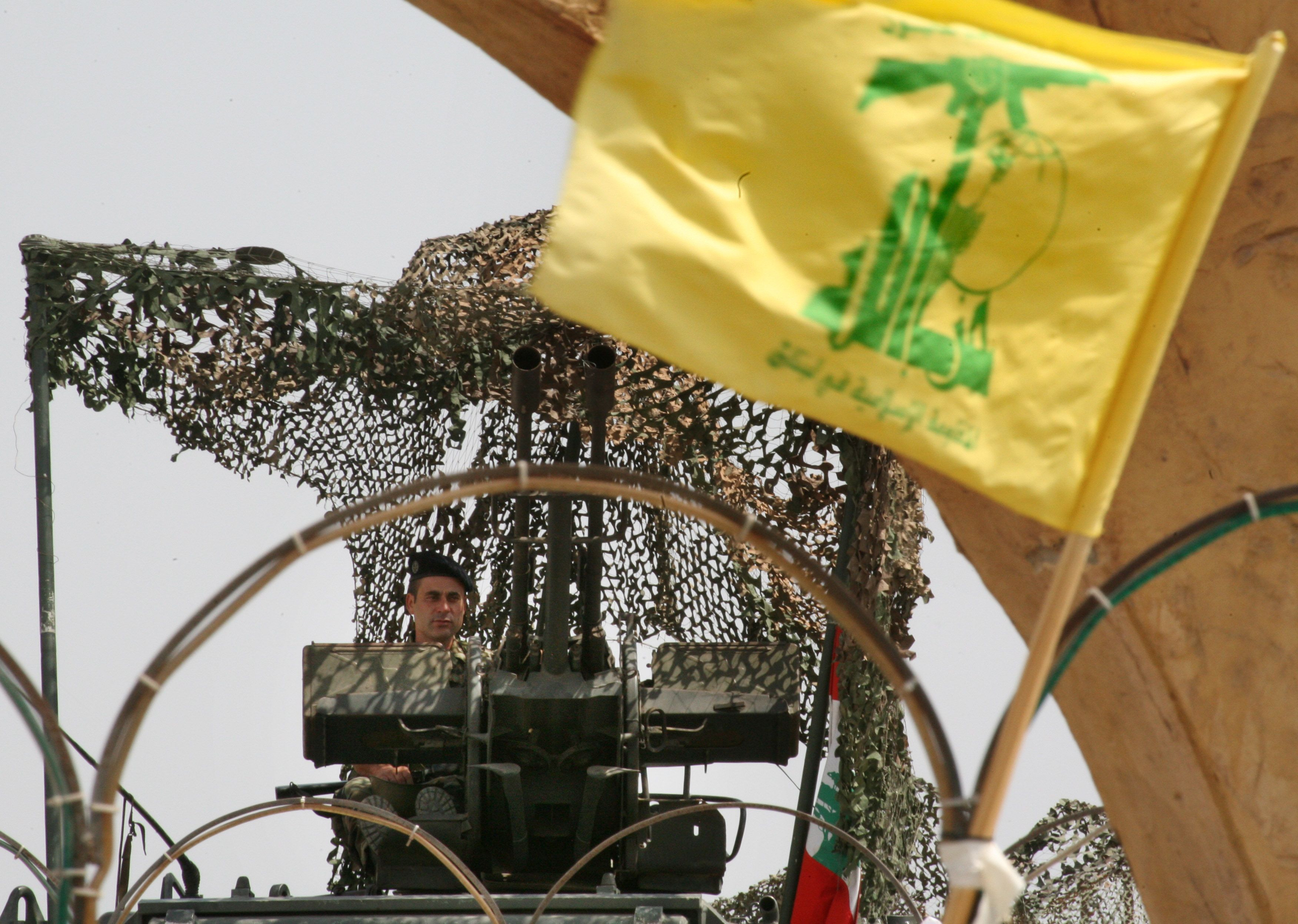 حزب الله يمهد لانتقال قيادات حماس إلى لبنان.. وخبراء يحذرون من مصير غزة