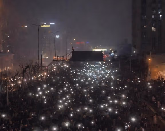 شاهزاده رضا پهلوی: امشب ساعت ۶ به صورت گروهی به خیابانها بروید