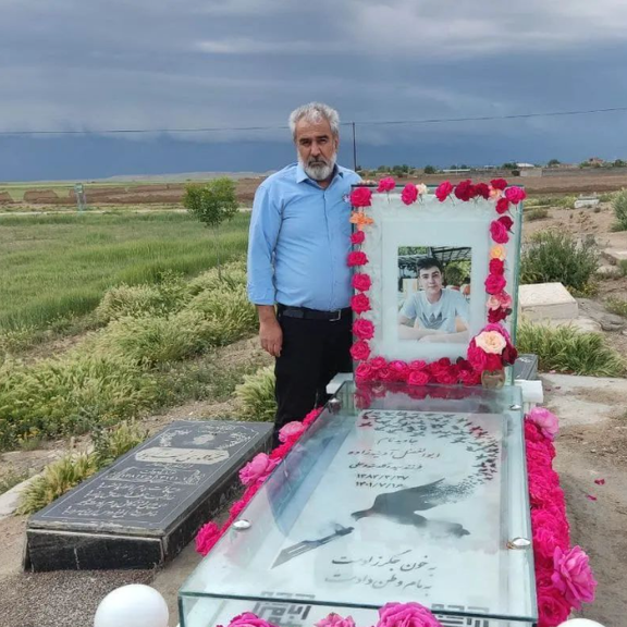 مادر ابوالفضل آدینهزاده از فشارهای معیشتی و اقتصادی به آنها پس از بازداشت همسرش خبر داد