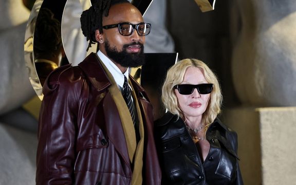 مدونا با معشوقه ۲۹ سالهاش تماشاگر بازی چلسی و لیورپول