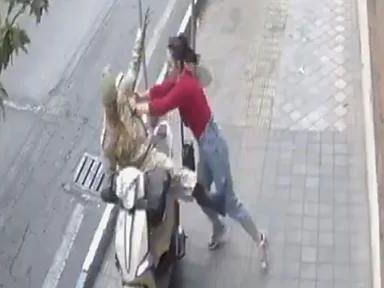 روشنک مولایی، زن مخالف حجاب اجباری، پس از اجرای مجازات «شلاق» از زندان آزاد شده است