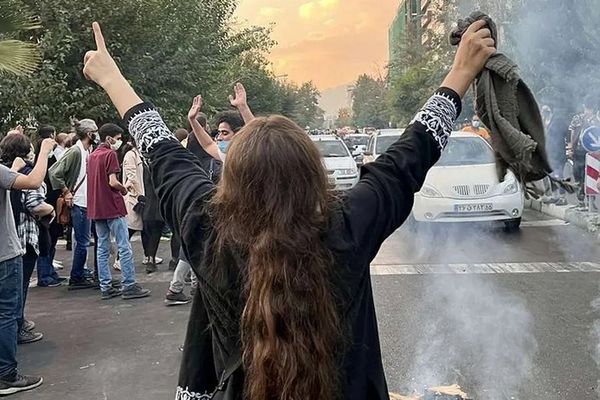 حملة عالمية لمنظمات ومسؤولين ونشطاء من 80 دولة تدعو إلى دعم انتفاضة الإيرانيين