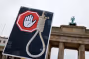 Tehran prosecutor takes legal action against opponents of executions
