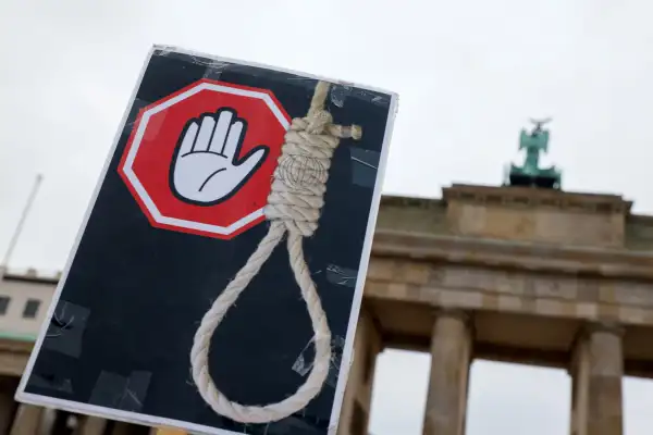 Tehran prosecutor takes legal action against opponents of executions