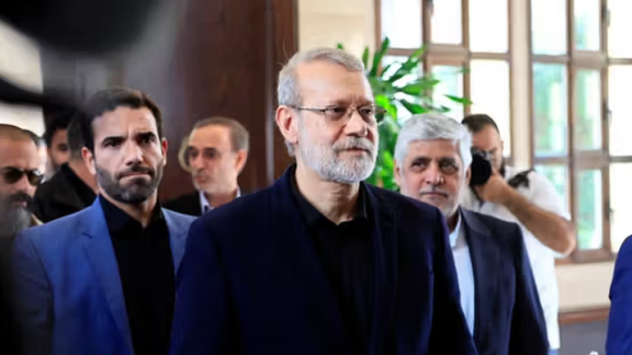 على غير المعتاد.. لاريجاني يخضع لـ"تفتيش جسدي مشدد" في مطار بيروت