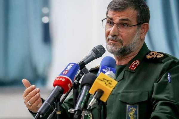 قائد بالحرس الثوري الإيراني: قادرون على إغلاق مضيق هرمز