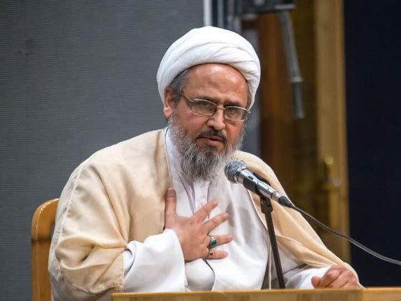 استاد حوزه علمیه قم: کلکی پشت کار زن بدحجاب ماجرای درمانگاه قم بود