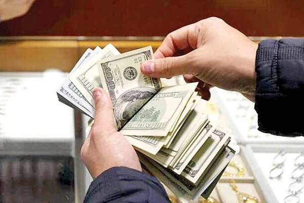 قیمت دلار از ۱۲۹ هزار تومان عبور کرد
