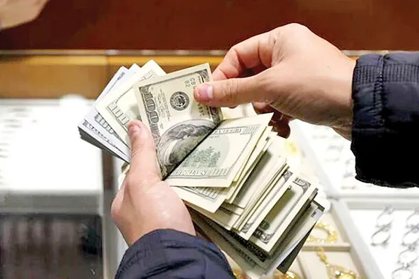 قیمت دلار از ۱۲۹ هزار تومان عبور کرد