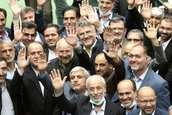 انتقادها از «دور خوردن» مجلس؛ «مصوبه شورای عالی فضای مجازی همان طرح صیانت است»